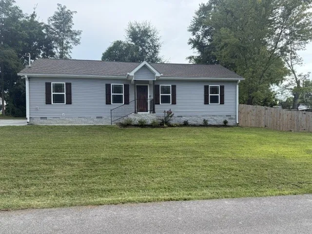 307 W Coffee St Manchester, TN 37355