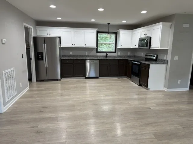 307 W Coffee St Manchester, TN 37355