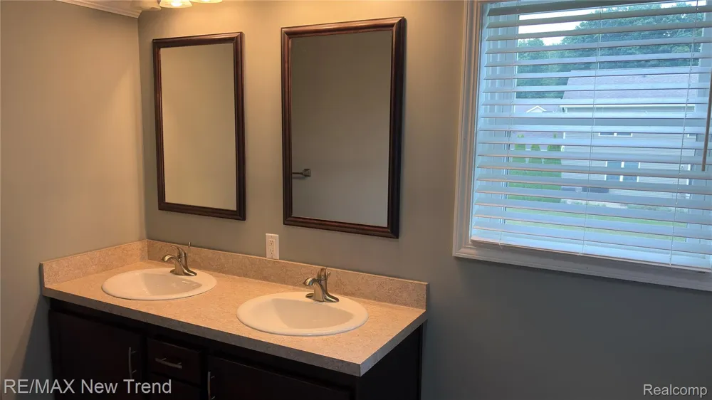 1461 Scotland Yard Drive Commerce Charter Township, MI 48390