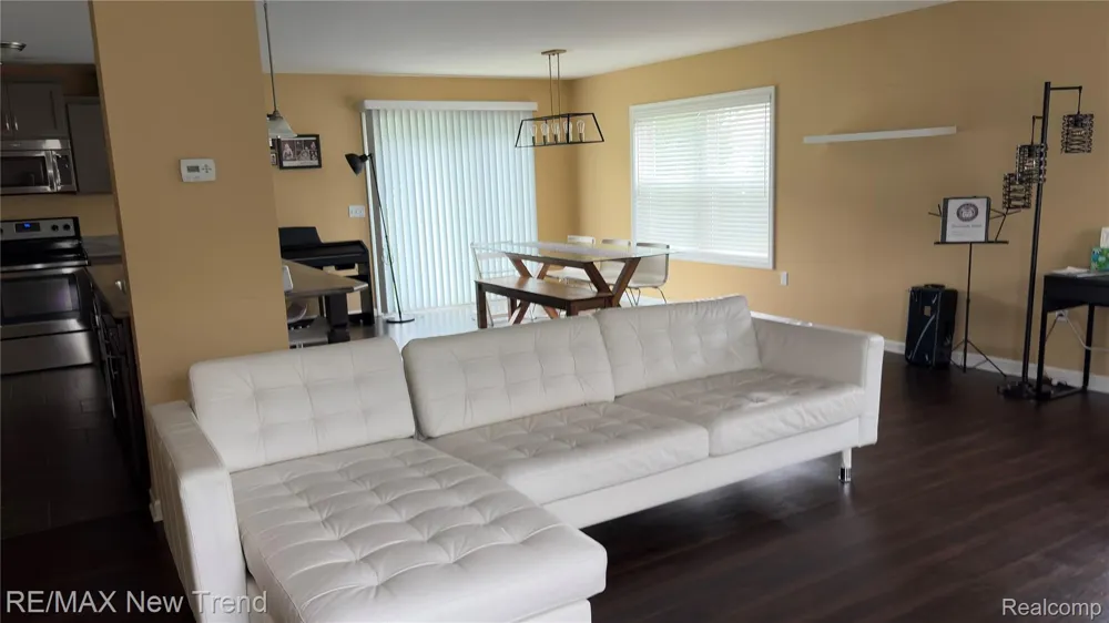1461 Scotland Yard Drive Commerce Charter Township, MI 48390