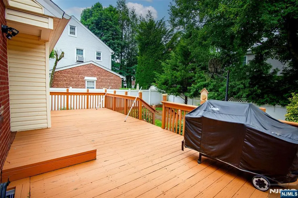 16 Wolcott Road Dumont, NJ 07628
