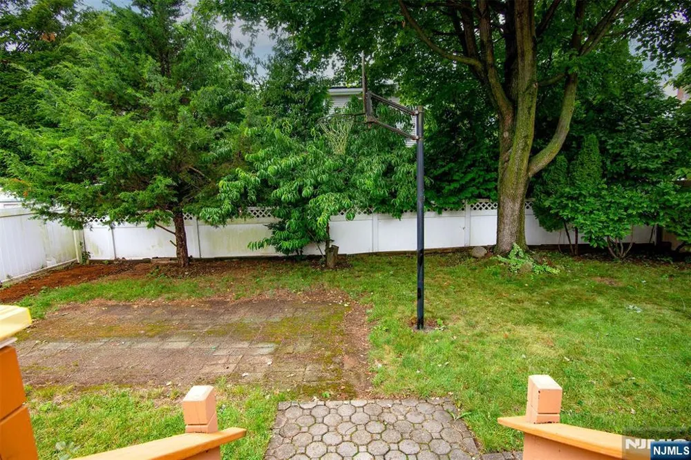 16 Wolcott Road Dumont, NJ 07628