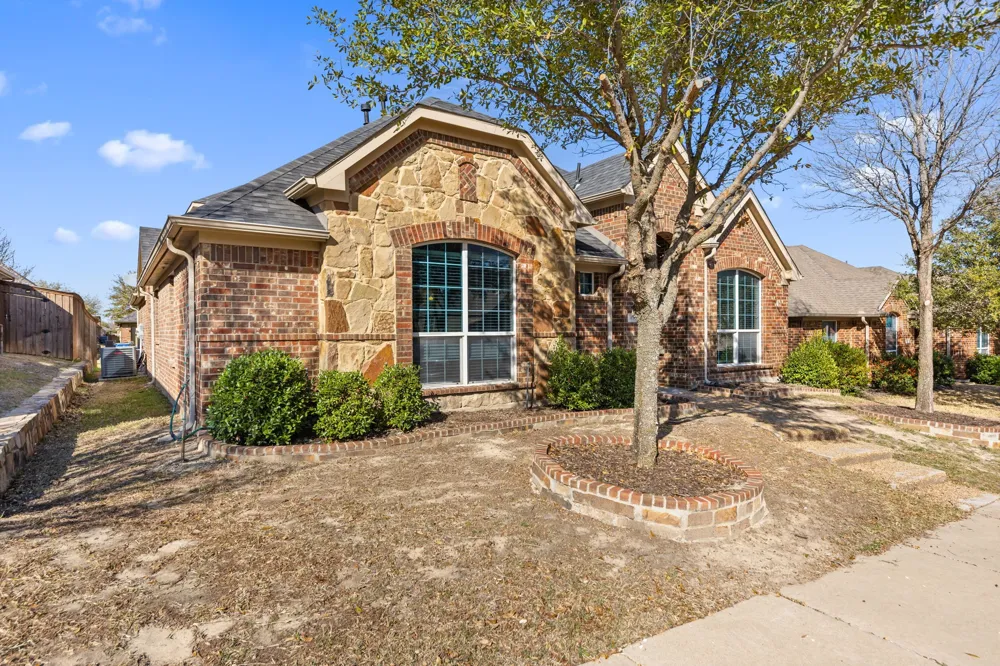 433 Castle Street DeSoto, TX 75115