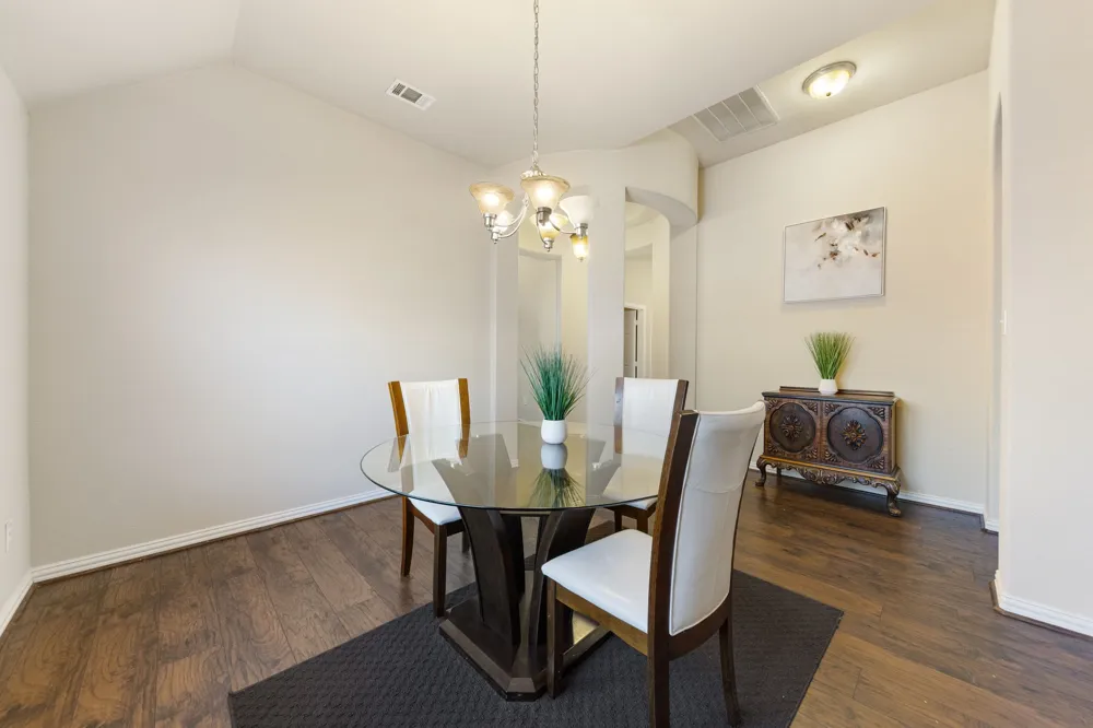 433 Castle Street DeSoto, TX 75115
