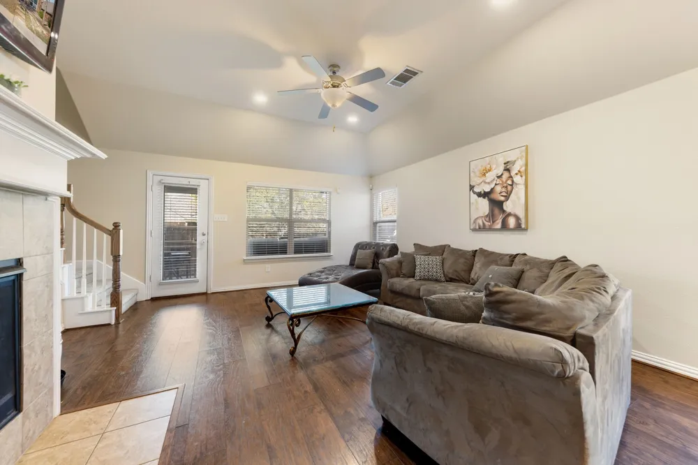 433 Castle Street DeSoto, TX 75115