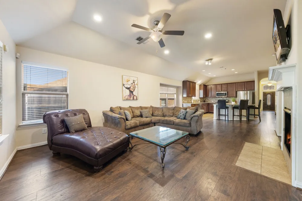 433 Castle Street DeSoto, TX 75115