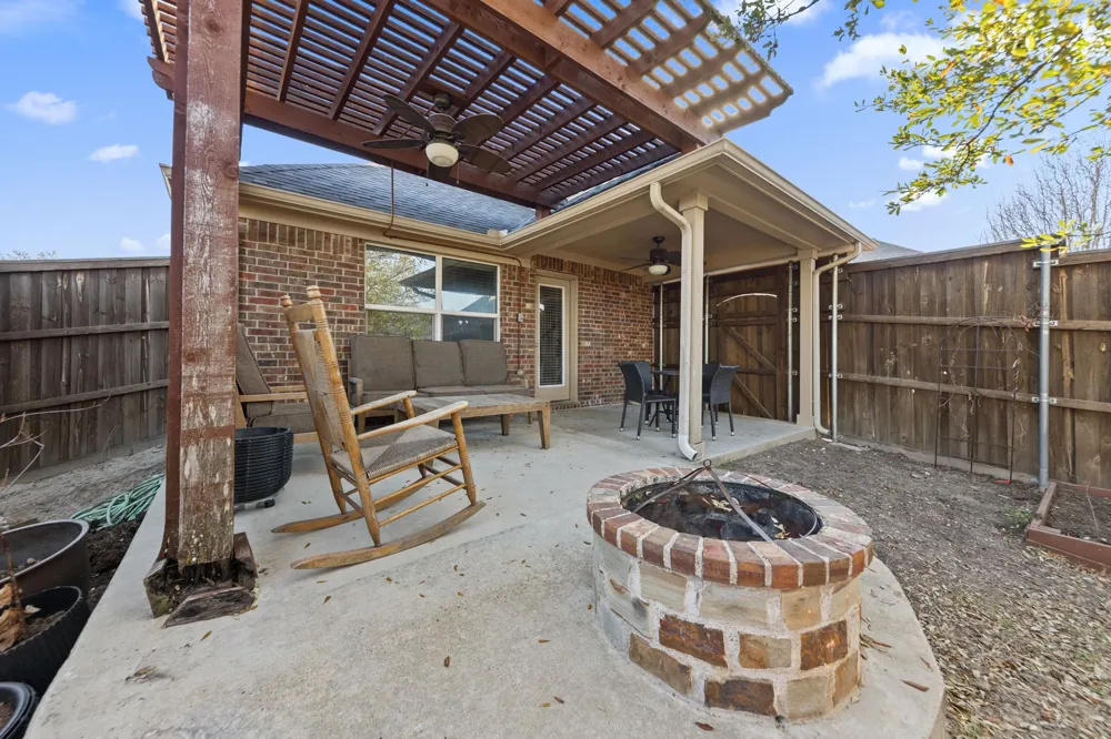 433 Castle Street DeSoto, TX 75115