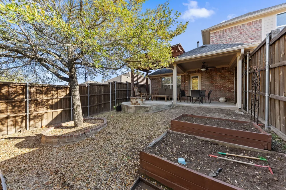 433 Castle Street DeSoto, TX 75115