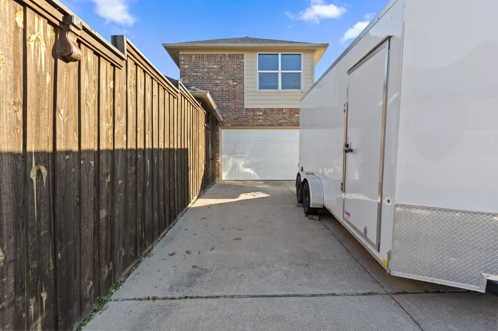 433 Castle Street DeSoto, TX 75115