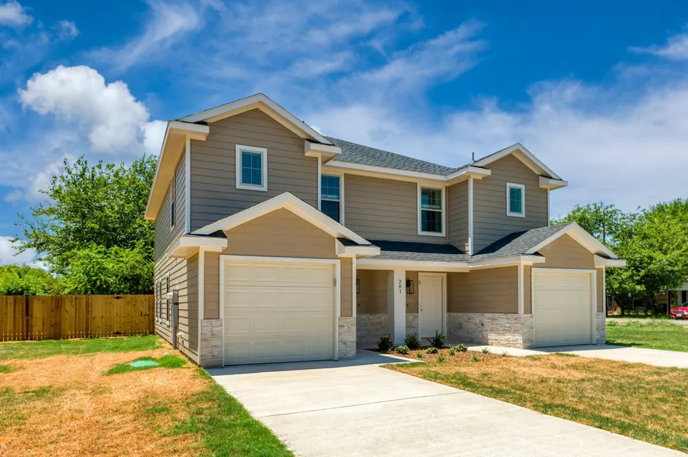 201 S May Street #1 Whitewright, TX 75491