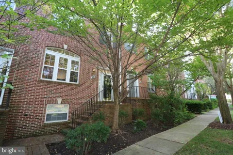 308 GARDEN VIEW SQUARE