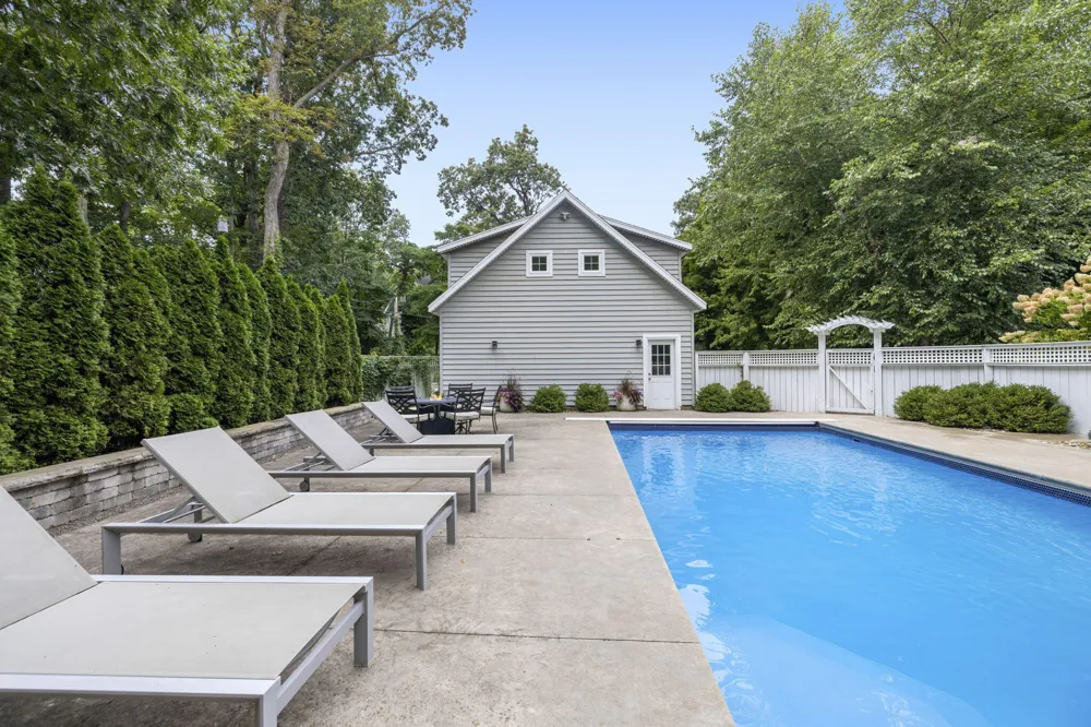 49200 Golfview Avenue New Buffalo, MI 49117