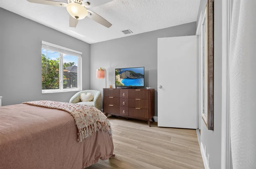 13708 Folkestone Circle Wellington, FL 33414
