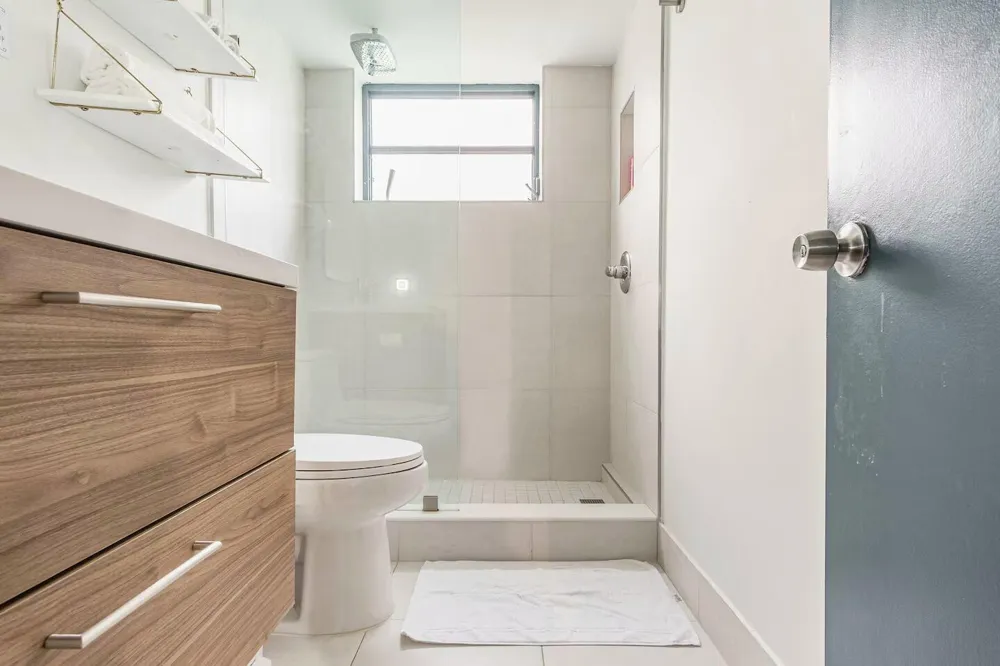 2404 NE 33RD AVENUE #4 Fort Lauderdale, FL 33305