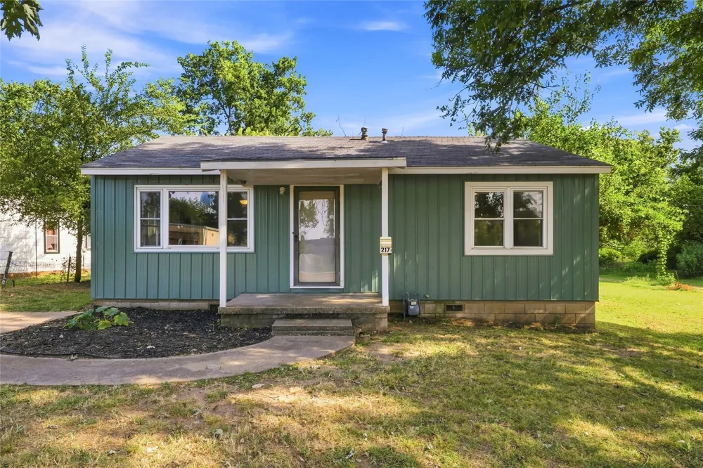 217 W 2nd Avenue Bristow, OK 74010