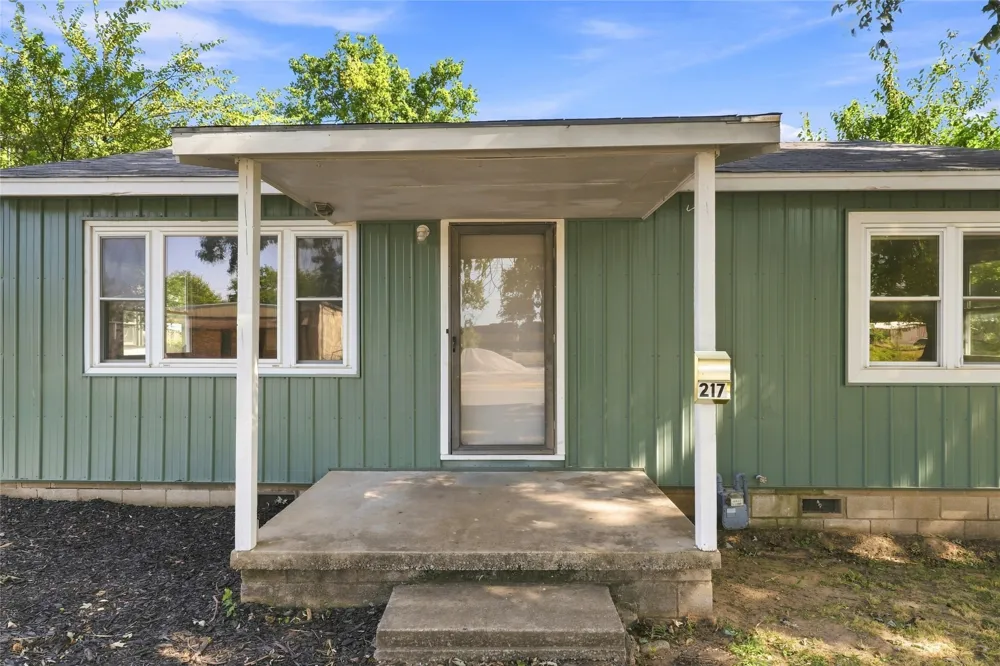 217 W 2nd Avenue Bristow, OK 74010