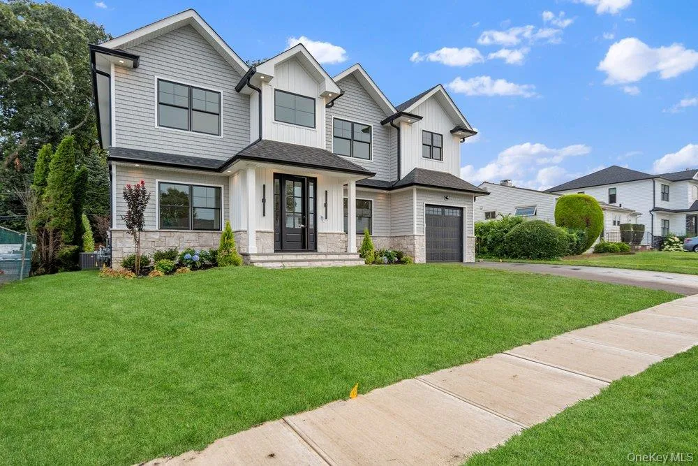 93 Morton Boulevard Plainview, NY 11803