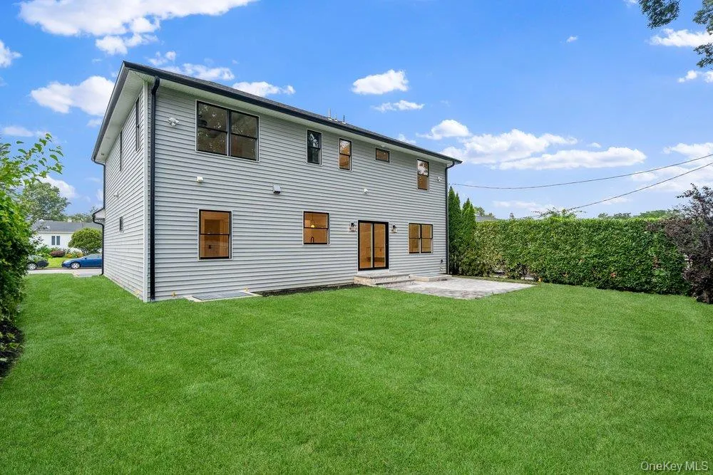 93 Morton Boulevard Plainview, NY 11803