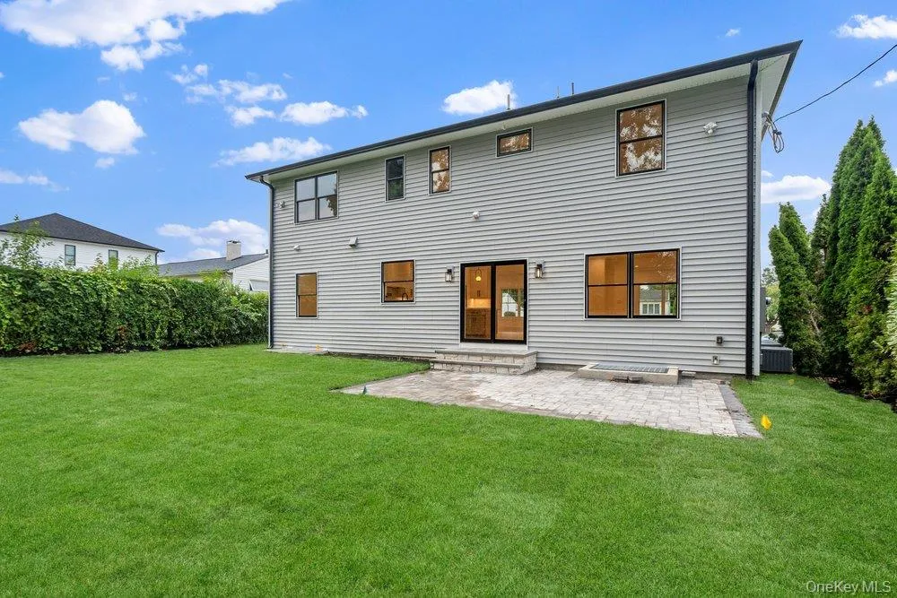 93 Morton Boulevard Plainview, NY 11803