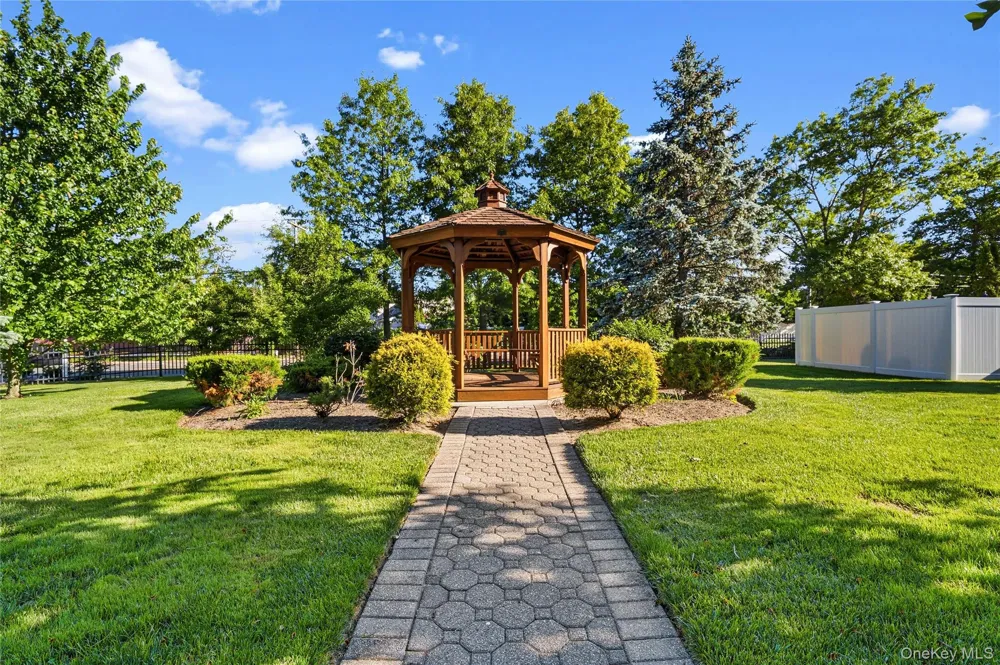 86 Cardinal Lane #2B Islip, NY 11751