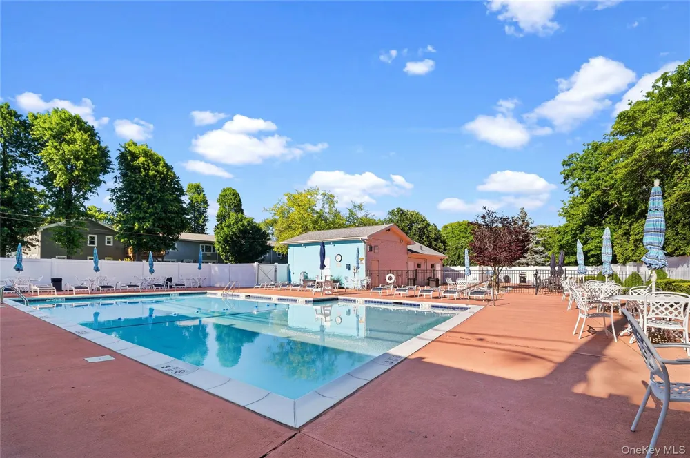 86 Cardinal Lane #2B Islip, NY 11751