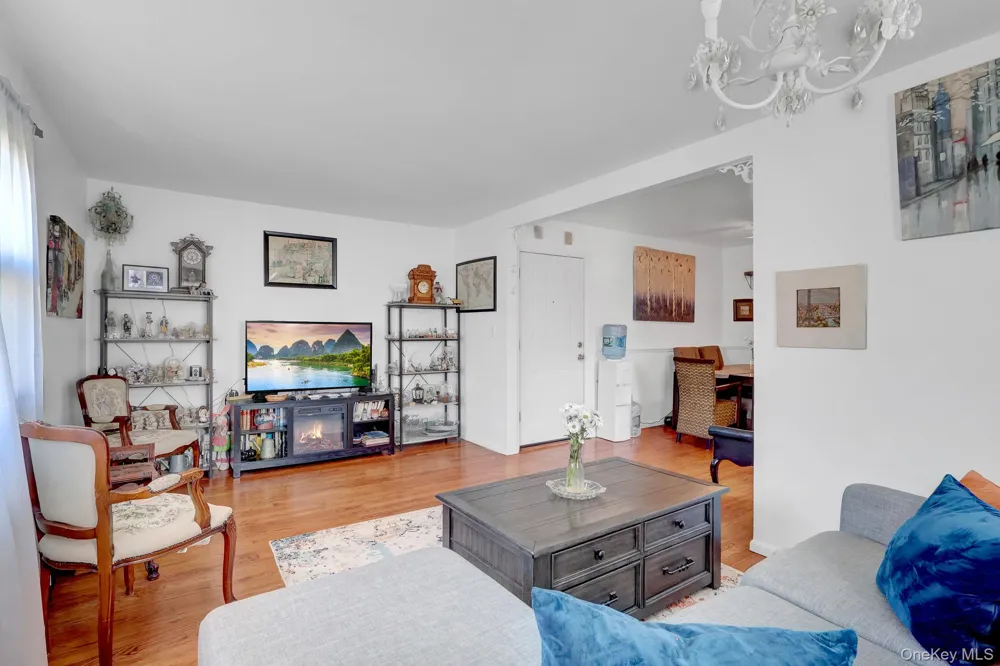86 Cardinal Lane #2B Islip, NY 11751