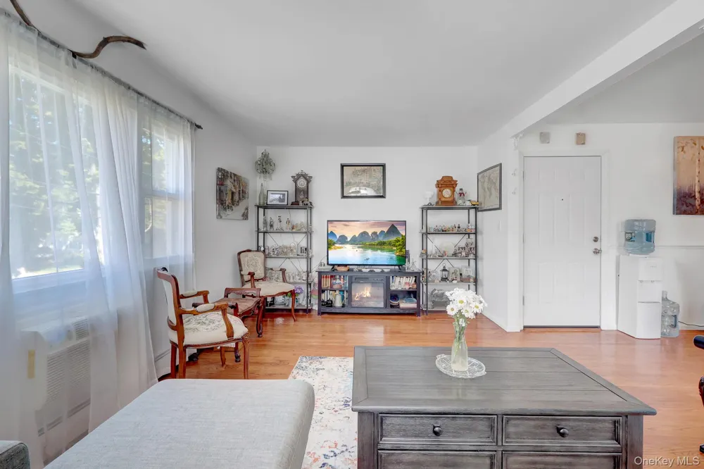 86 Cardinal Lane #2B Islip, NY 11751