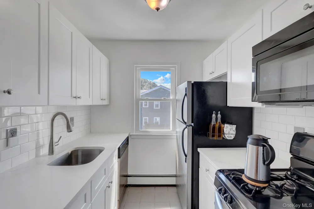 86 Cardinal Lane #2B Islip, NY 11751