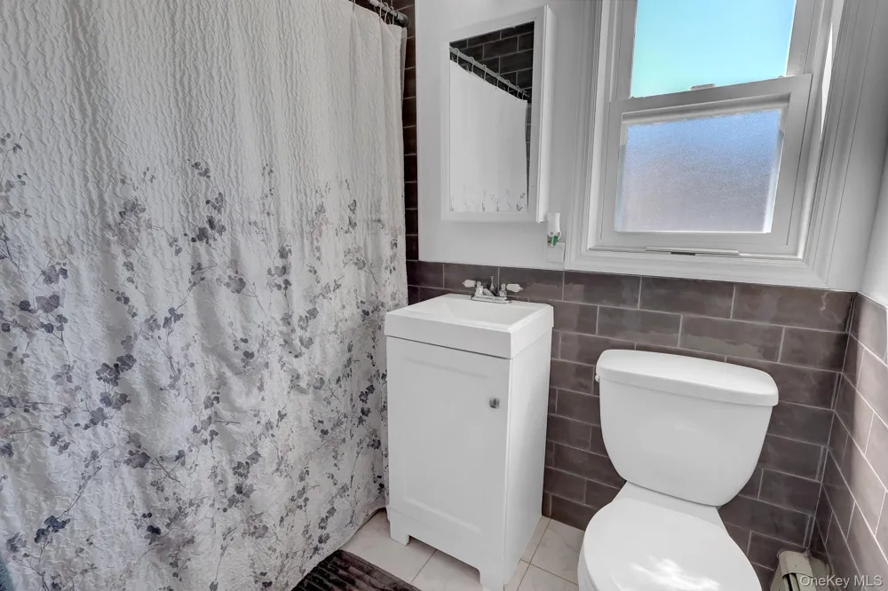 86 Cardinal Lane #2B Islip, NY 11751