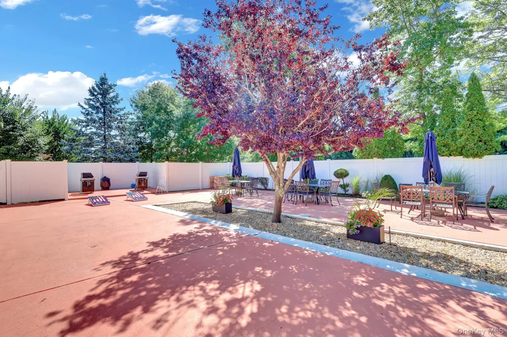 86 Cardinal Lane #2B Islip, NY 11751