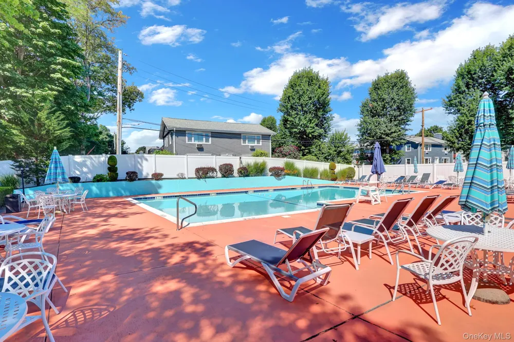86 Cardinal Lane #2B Islip, NY 11751