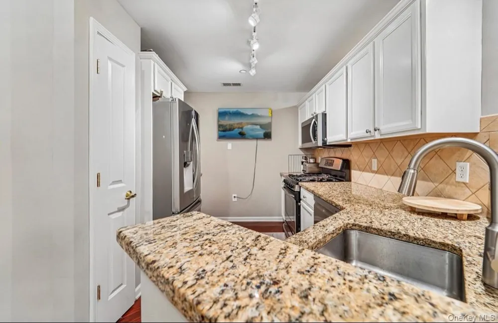 1207 Round Pointe Drive Haverstraw, NY 10927