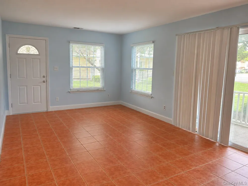 161 Fairview Circle Middle Island, NY 11953