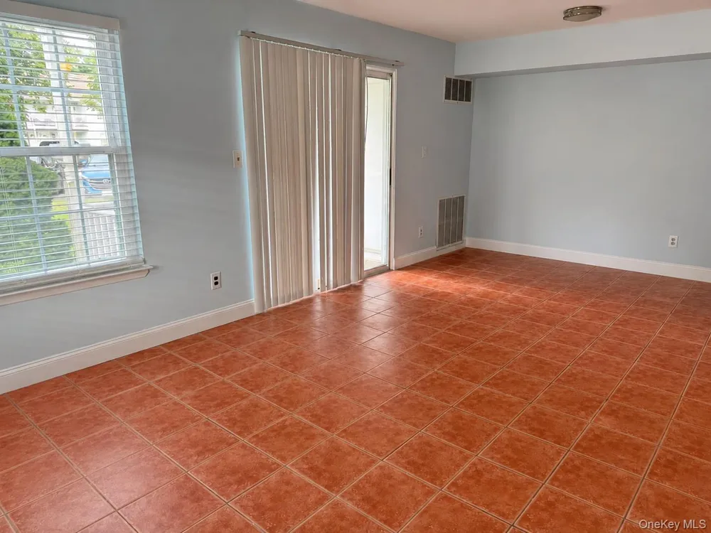 161 Fairview Circle Middle Island, NY 11953