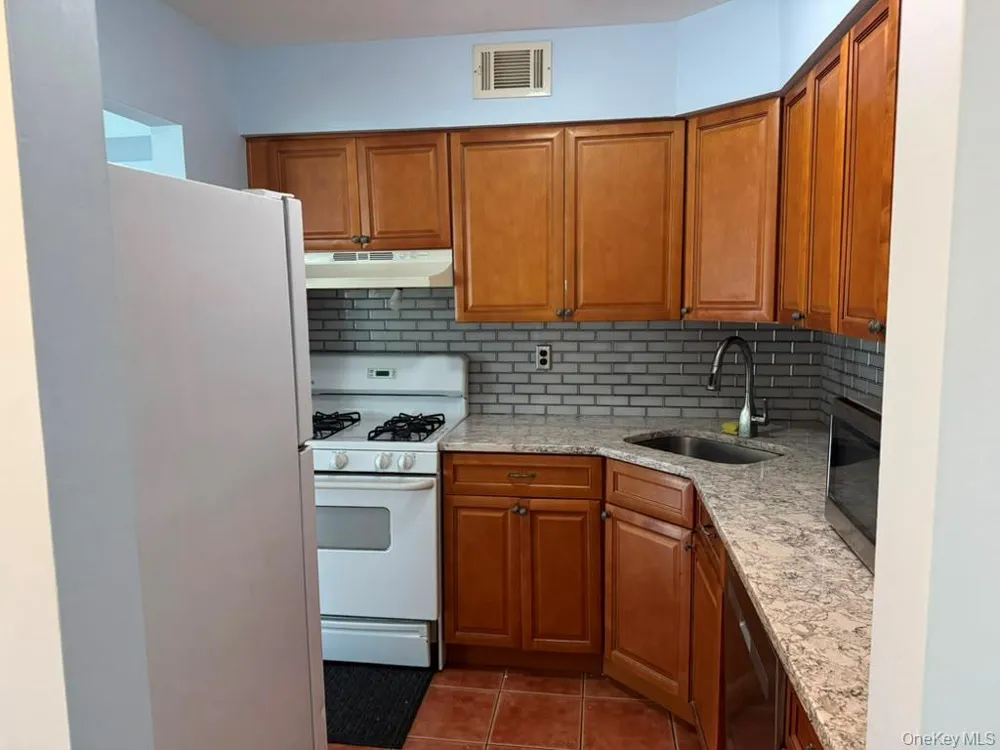 161 Fairview Circle Middle Island, NY 11953