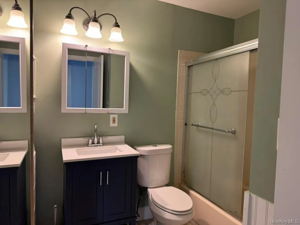 161 Fairview Circle Middle Island, NY 11953