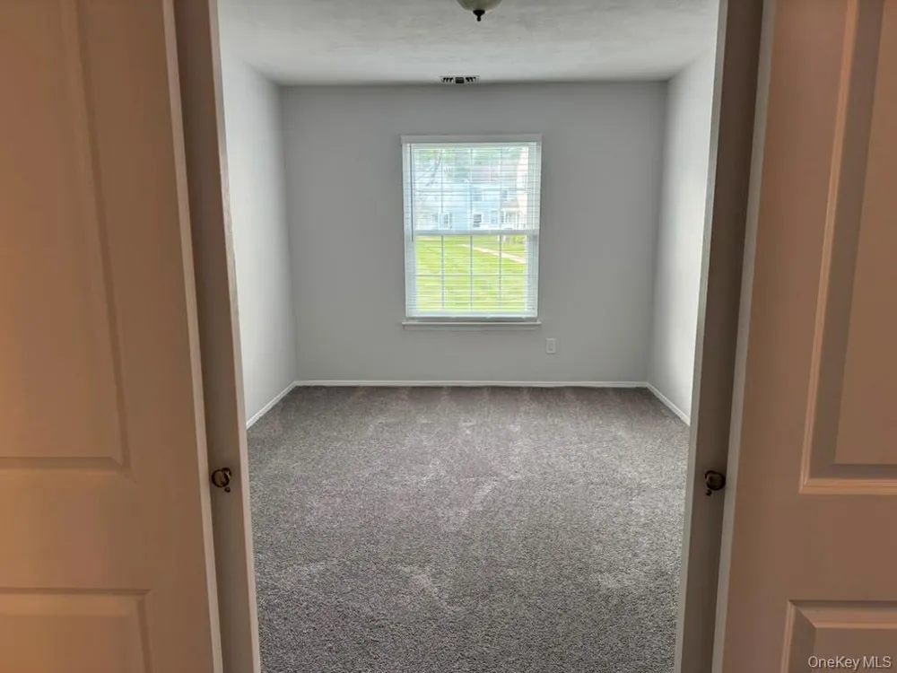 161 Fairview Circle Middle Island, NY 11953