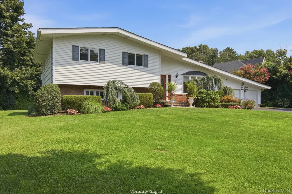 7 Laurie Place Glen Cove, NY 11542