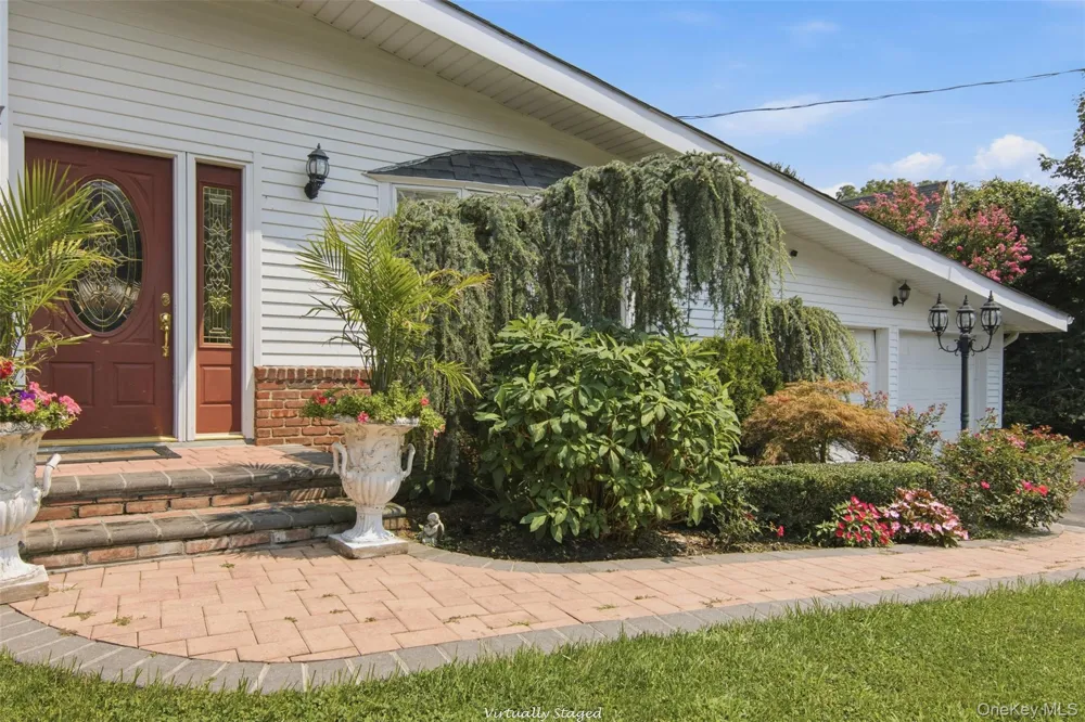 7 Laurie Place Glen Cove, NY 11542