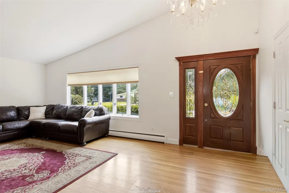 7 Laurie Place Glen Cove, NY 11542