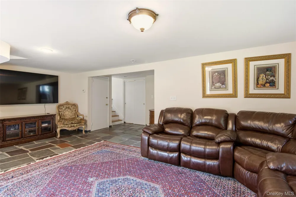 7 Laurie Place Glen Cove, NY 11542
