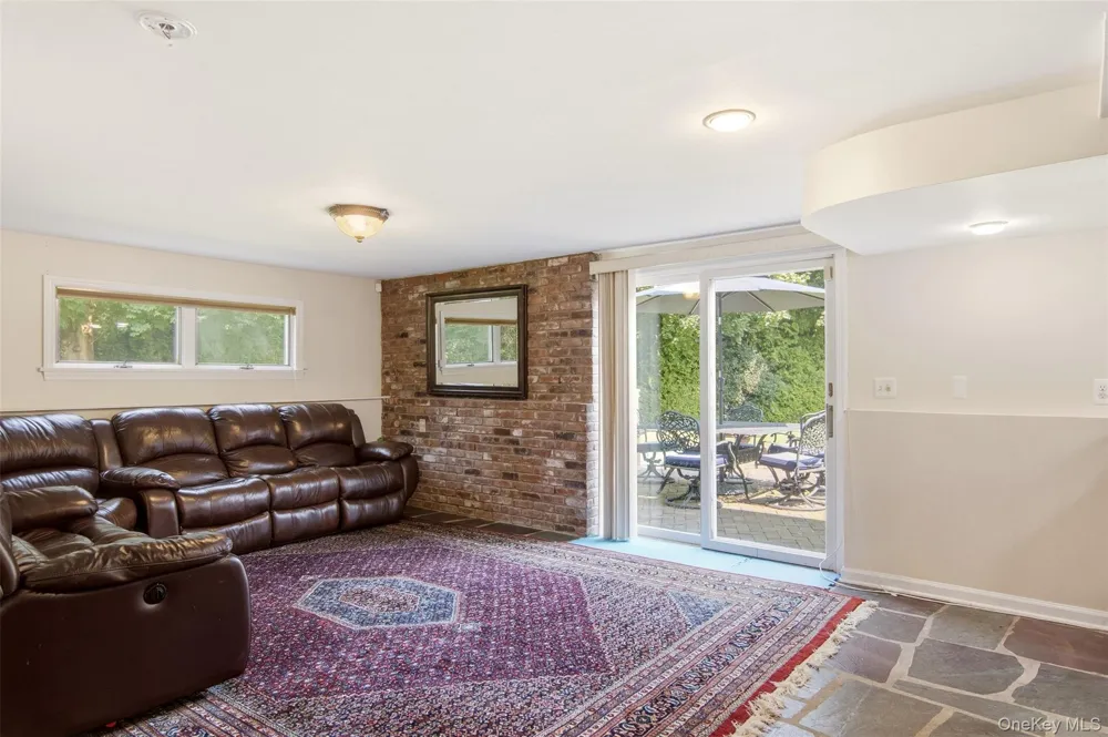 7 Laurie Place Glen Cove, NY 11542