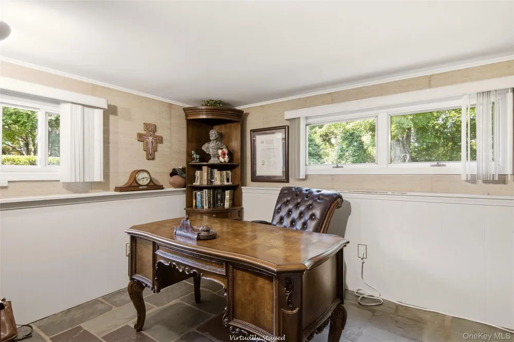 7 Laurie Place Glen Cove, NY 11542