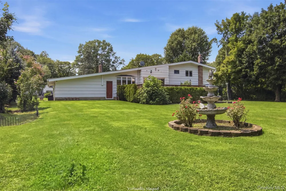 7 Laurie Place Glen Cove, NY 11542