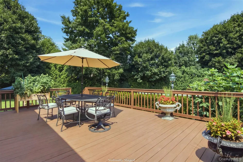 7 Laurie Place Glen Cove, NY 11542