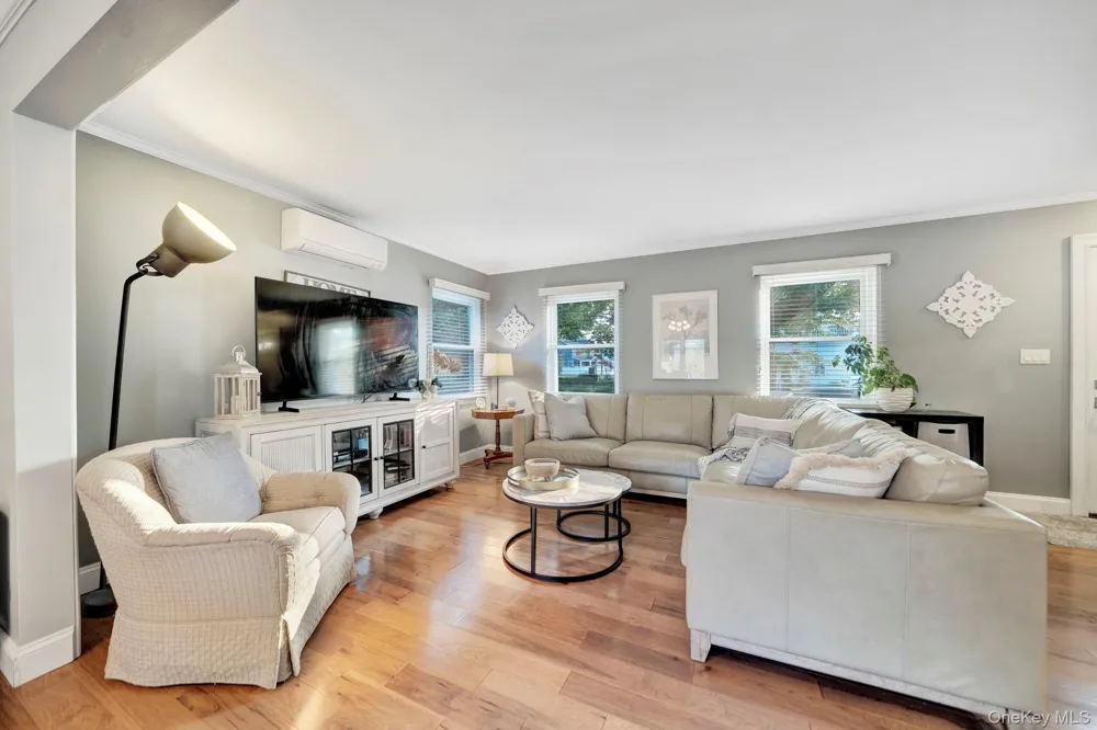 404 Little Whaleneck Road Merrick, NY 11566