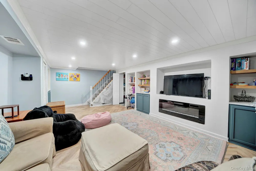 404 Little Whaleneck Road Merrick, NY 11566