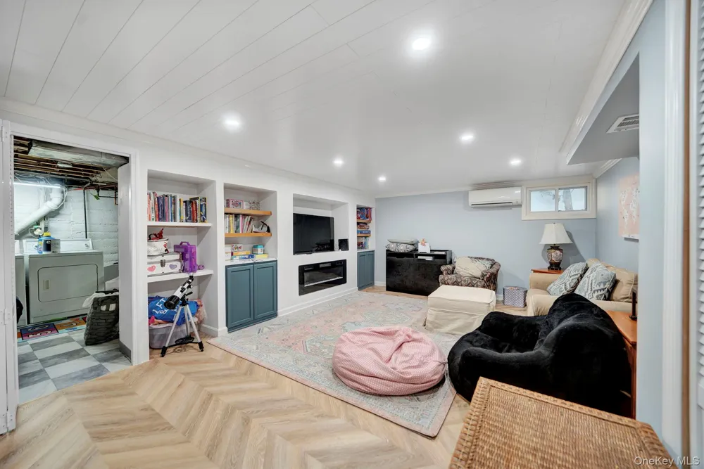 404 Little Whaleneck Road Merrick, NY 11566