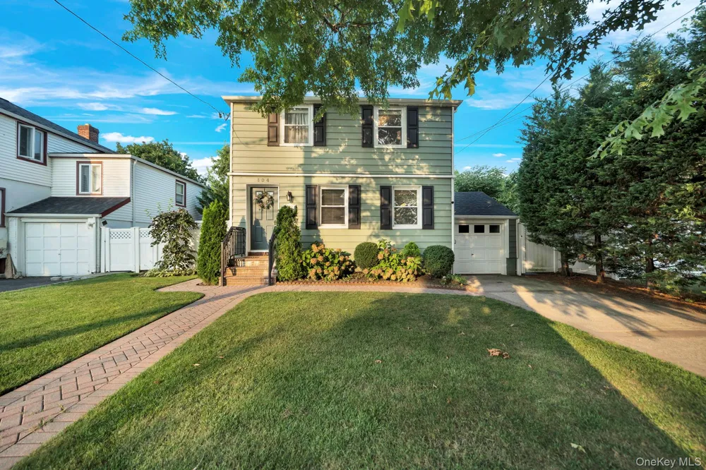 404 Little Whaleneck Road Merrick, NY 11566