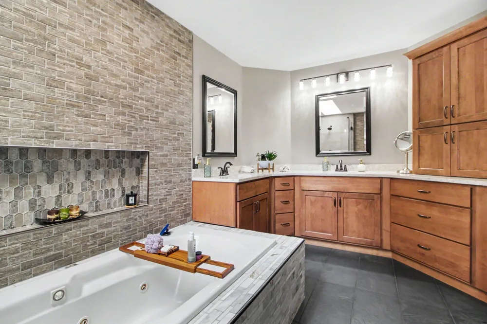 5975 Redstone Court Ann Arbor, MI 48103